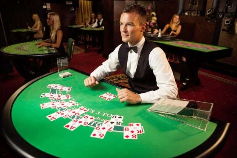Tampilan meja roulette dan permainan langsung di kasino live